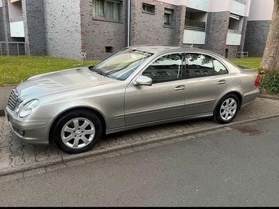 Gold Gebraucht 2006 Mercedes E200 Limousine | 7.999 € (Etwas zu teuer)