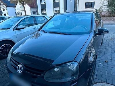 Schwarz Gebraucht 2005 VW Golf V Kleinwagen | 2.550 € (Fairer Preis)