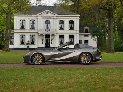 Usata Ferrari 812 799 CV (587 kW) 2021 Grigio Cabrio