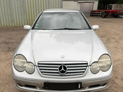Gebraucht Mercedes C180 129 PS (94 kW) 2003 Silber Coupé