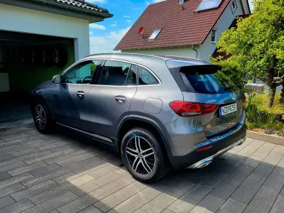 Gebraucht Mercedes GLA200 150 PS (110 kW) 2023 Grau SUV