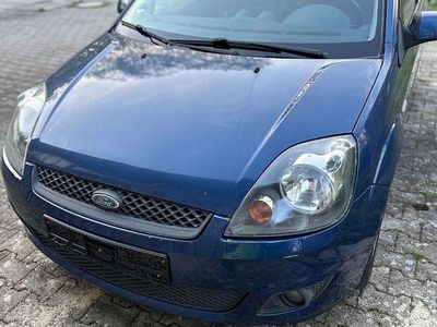 Usata Ford Fiesta 75 CV (55 kW) 2007 Blu Utilitaria
