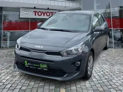 Używany Kia Rio Spirit 101 KM (74 kW) 2023 Szary Sedan/Limuzyna