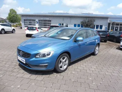 Gebraucht Volvo V60 Business Edition 150 PS (110 kW) 2016 Blau Kombi