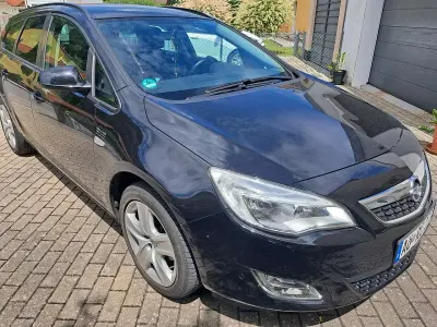 Gebraucht Opel Astra Sport 140 PS (102 kW) 2011 Schwarz Limousine