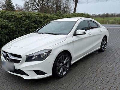 Gebraucht Mercedes CLA200 Urban 156 PS (114 kW) 2013 Weiß Coupé