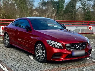Gebraucht Mercedes C180 AMG line 156 PS (114 kW) 2019 Rot Coupé