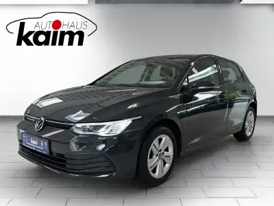 Gebraucht VW Golf VIII Life 110 PS (80 kW) 2021 Grau Limousine