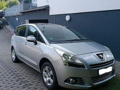 Gebraucht Peugeot 5008 Family 150 PS (110 kW) 2012 Grau Van / Kleinbus