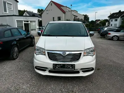 Gebraucht Lancia Voyager 163 PS (119 kW) 2012 Weiß Van / Kleinbus