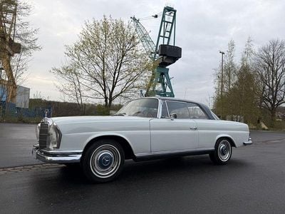 Usado Mercedes W111 120 CV (88 kW) 1965 Blanco Coupe