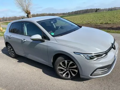 Gebraucht VW Golf VIII Active 131 PS (96 kW) 2022 Grau Limousine