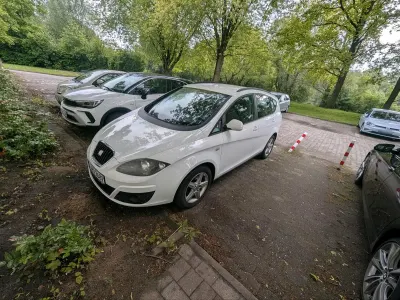 Gebraucht Seat Altea XL 105 PS (77 kW) 2012 Weiß Van / Kleinbus