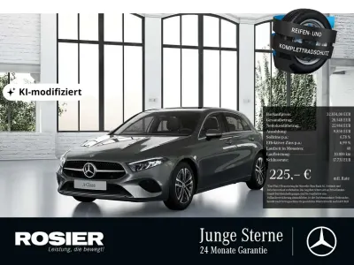 Gebraucht Mercedes A200 Advanced 163 PS (119 kW) 2025 Grau / mountaingrau Limousine
