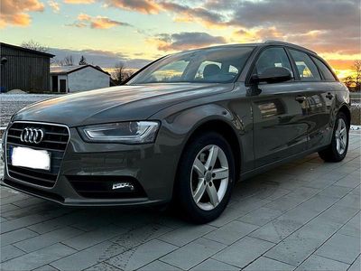 Grau Gebraucht 2015 Audi A4 Kombi | 12.200 € (Fairer Preis)