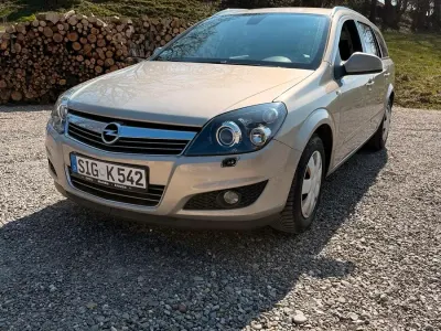 Gebraucht Opel Astra 116 PS (85 kW) 2010 Silber Kombi