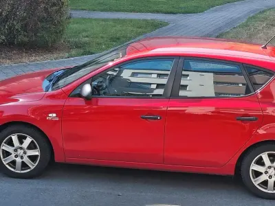 Gebraucht Hyundai i30 Classic 108 PS (79 kW) 2009 Rot Limousine