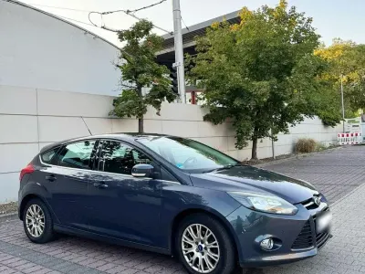 Gebraucht Ford Focus 116 PS (85 kW) 2011 Blau Limousine