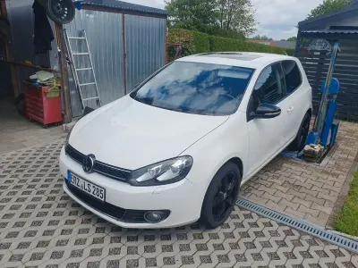 Gebraucht VW Golf VI Style 105 PS (77 kW) 2011 Weiß Kleinwagen