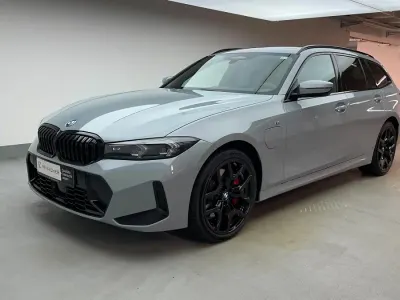 Gebraucht BMW 330e Efficient Dynamics 292 PS (214 kW) 2025 M brooklyn grau metallic Kombi