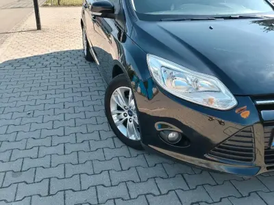 Gebraucht Ford Focus Trend 125 PS (91 kW) 2014 Schwarz Kombi