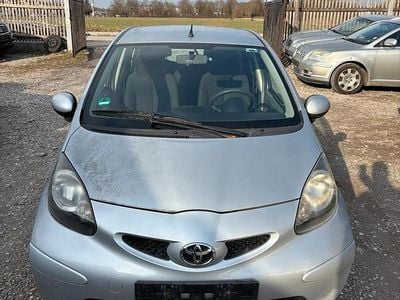 Gebraucht Toyota Aygo 60 PS (44 kW) 2008 Silber Kleinwagen