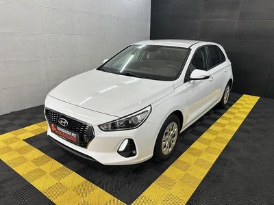Gebraucht Hyundai i30 Select 101 PS (74 kW) 2017 Weiß Limousine