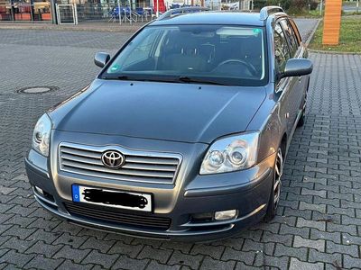 Grau Gebraucht 2004 Toyota Avensis Sol Kombi | 1.300 € (Guter Preis)