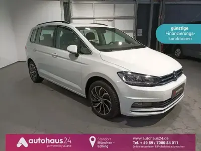 Second-hand VW Touran Highline 150 CP (110 kW) 2022 Alb Monovolum