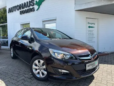 Gebraucht Opel Astra Selection 116 PS (85 kW) 2014 Braun Limousine