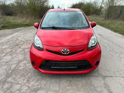 Używany Toyota Aygo 68 KM (50 kW) 2010 Czerwony Hatchback