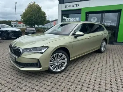 Gebraucht Skoda Superb 150 PS (110 kW) 2025 Gelb Kombi