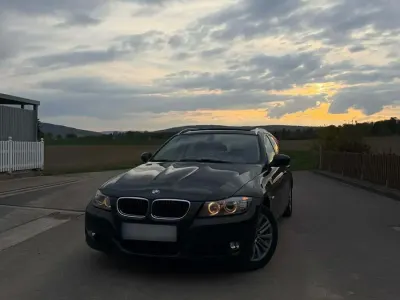 Gebraucht BMW 318 143 PS (105 kW) 2011 Schwarz Kombi