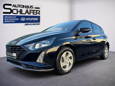 Gebraucht Hyundai i20 Select 79 PS (58 kW) 2024 Phantom black / met Kleinwagen
