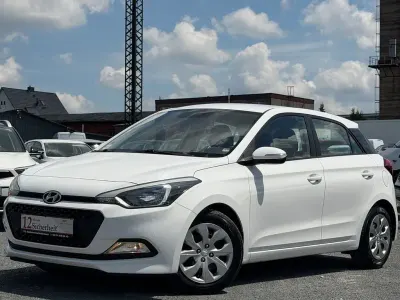 Gebraucht Hyundai i20 Trend 84 PS (61 kW) 2015 Weiß Limousine