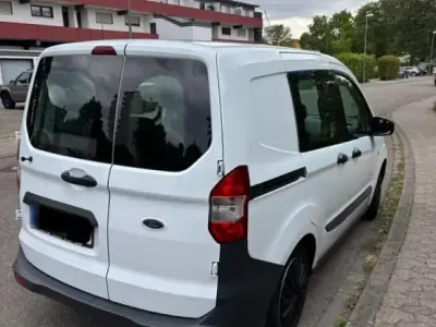 Gebraucht Ford Tourneo Courier 74 PS (54 kW) 2017 Weiß Van / Kleinbus