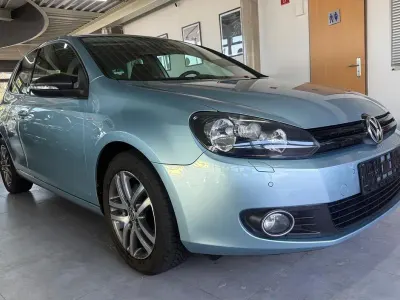 Gebraucht VW Golf VII Match 105 PS (77 kW) 2012 Blau Kleinwagen