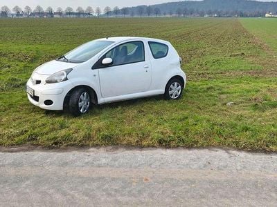 Weiß Gebraucht 2010 Toyota Aygo Kleinwagen | 1.399 € (Superpreis)