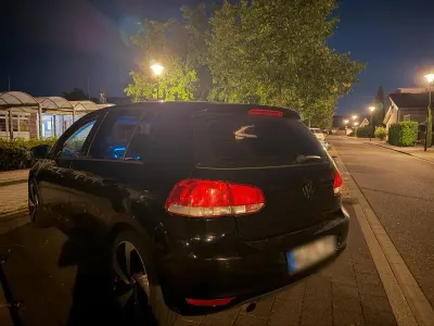 Gebraucht VW Golf VI 105 PS (77 kW) 2010 Schwarz Kleinwagen