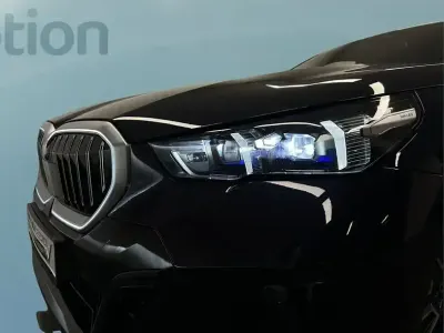 Gebraucht BMW 550 489 PS (359 kW) 2025 Schwarz Limousine