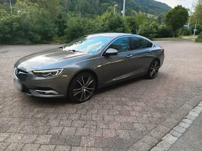 Gebraucht Opel Insignia Dynamic 170 PS (125 kW) 2017 Grau Limousine
