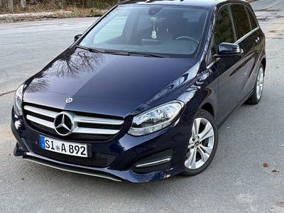 Gebraucht Mercedes B180 122 PS (89 kW) 2017 Blau Van / Kleinbus
