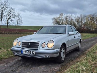 Gebraucht Mercedes 200 136 PS (100 kW) 1996 Silber Limousine