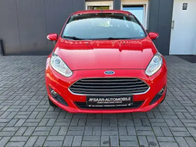 Gebraucht Ford Fiesta Titanium 80 PS (58 kW) 2013 Rot Limousine