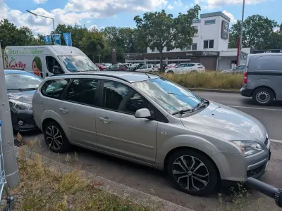 Gebraucht Ford Focus Style 101 PS (74 kW) 2007 Silber Limousine