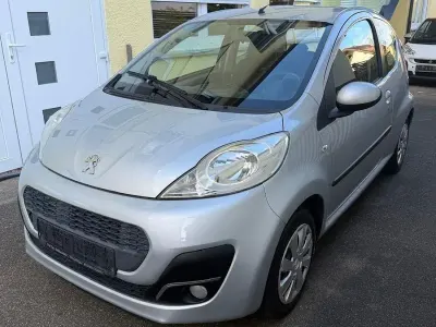 Gebraucht Peugeot 107 Access 68 PS (50 kW) 2013 Silber Kleinwagen