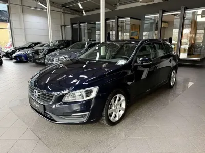 Gebraucht Volvo V60 Business Edition 190 PS (139 kW) 2017 Magic blue / metallic (metallic) Kombi