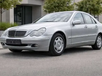 Second-hand Mercedes C220 Elegance 143 CP (105 kW) 2001 477 Berlinǎ