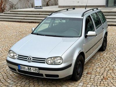 Silber Gebraucht 2005 VW Golf IV Kombi | 890 €