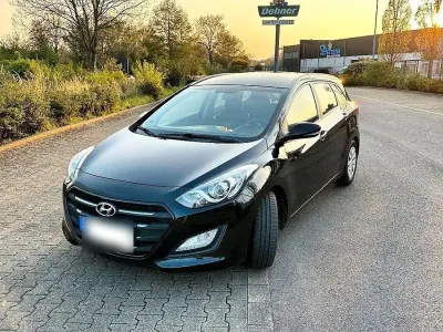 Second-hand Hyundai i30 Classic 110 CP (80 kW) 2015 Negru Break